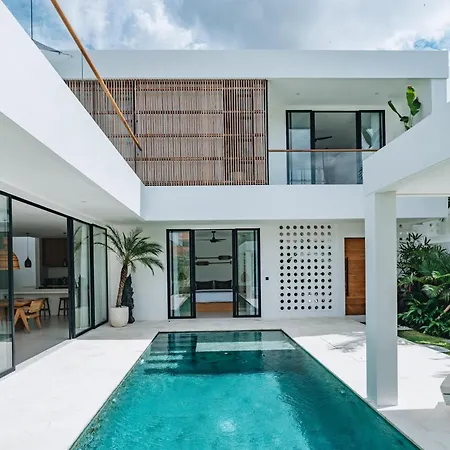 New Canggu Rooftop, 3Br Pool, Bathtubs & Luxe Balcony